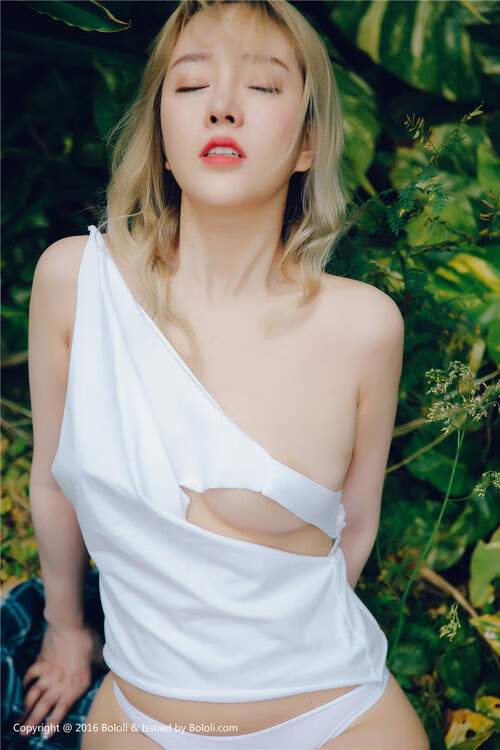 足球盛事令人热血沸腾,观众尽情欢乐,足球的盛宴